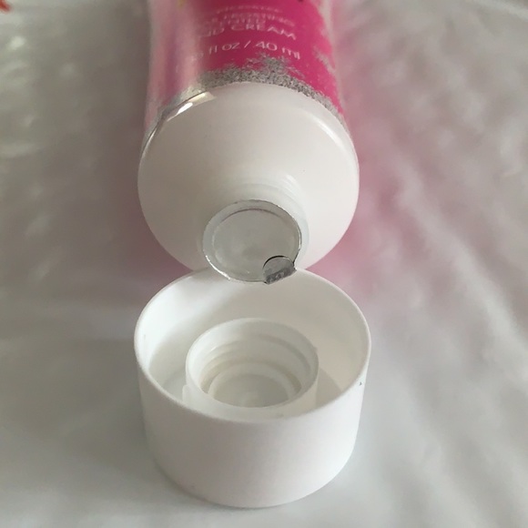 Sugar Frosting-scented hand cream - Picture 3 of 3